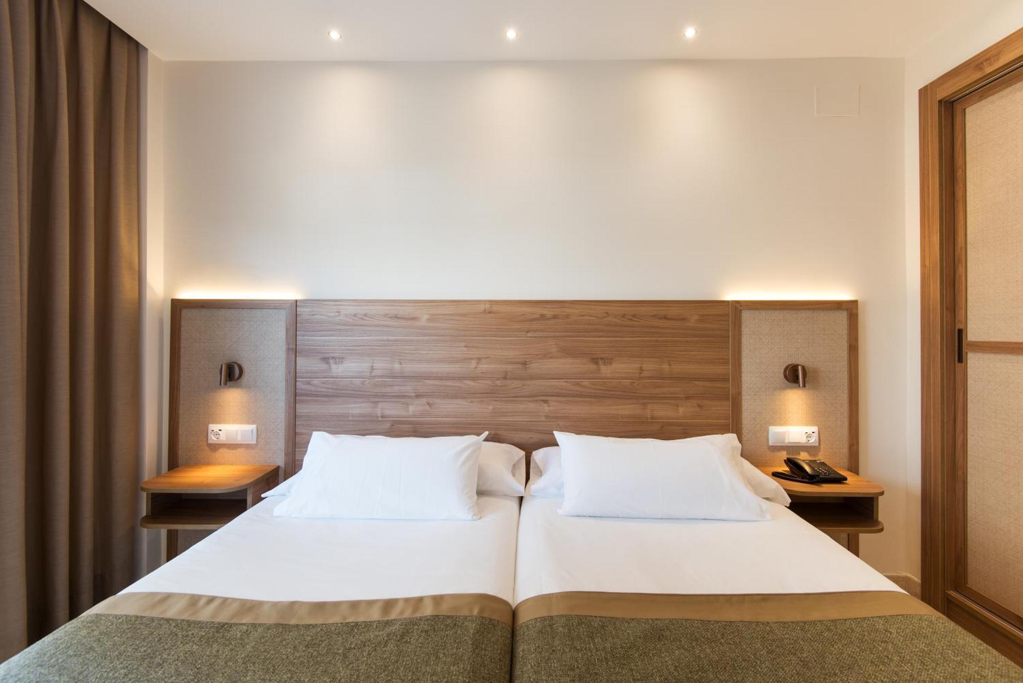 Hotel Tarik Torremolinos Bagian luar foto