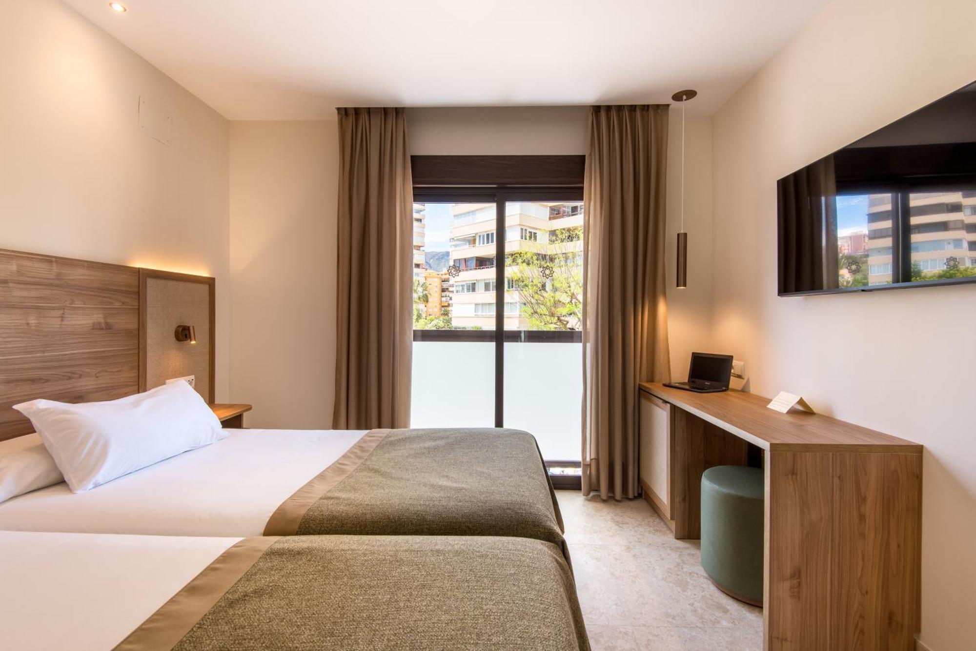 Hotel Tarik Torremolinos Bagian luar foto