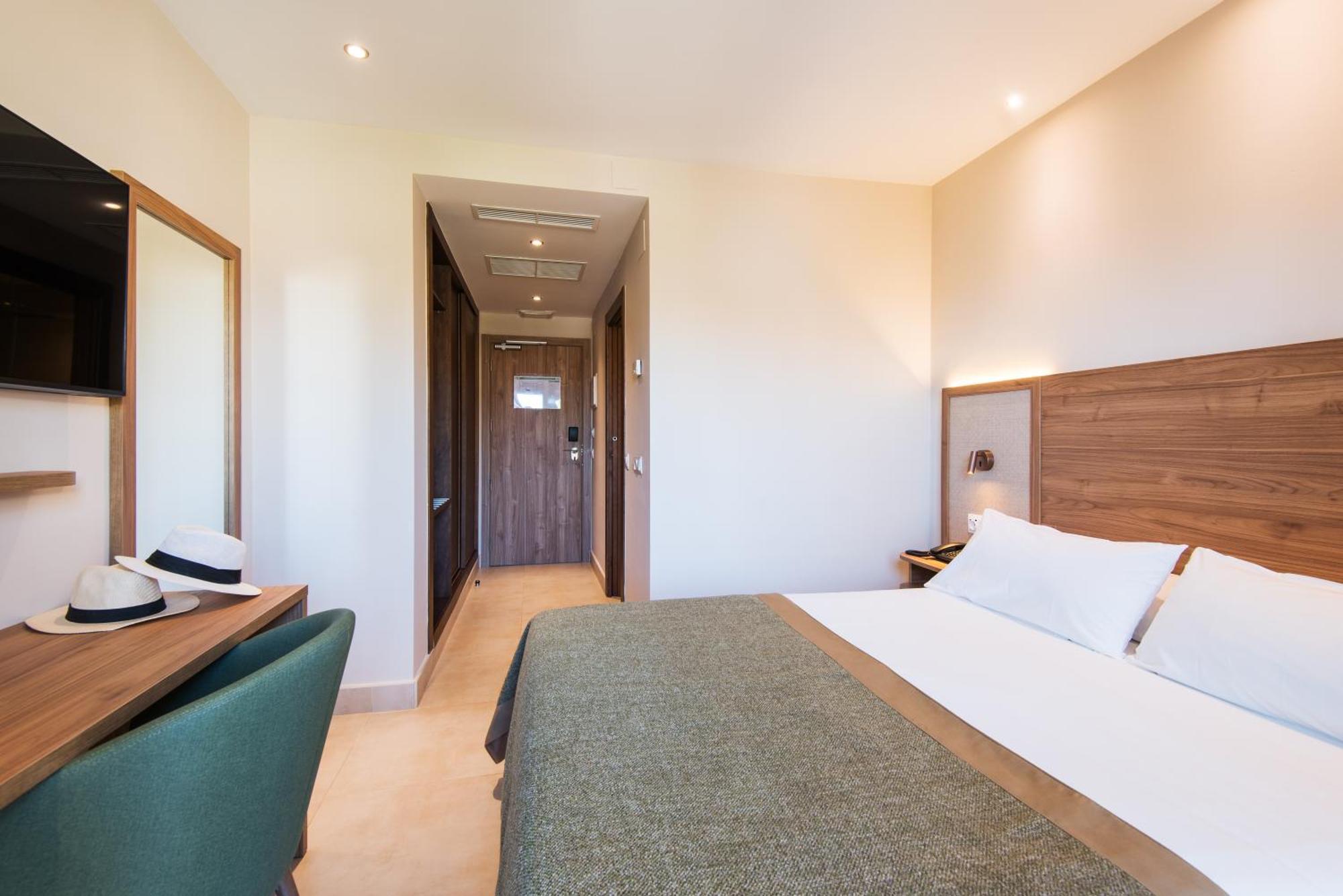 Hotel Tarik Torremolinos Bagian luar foto