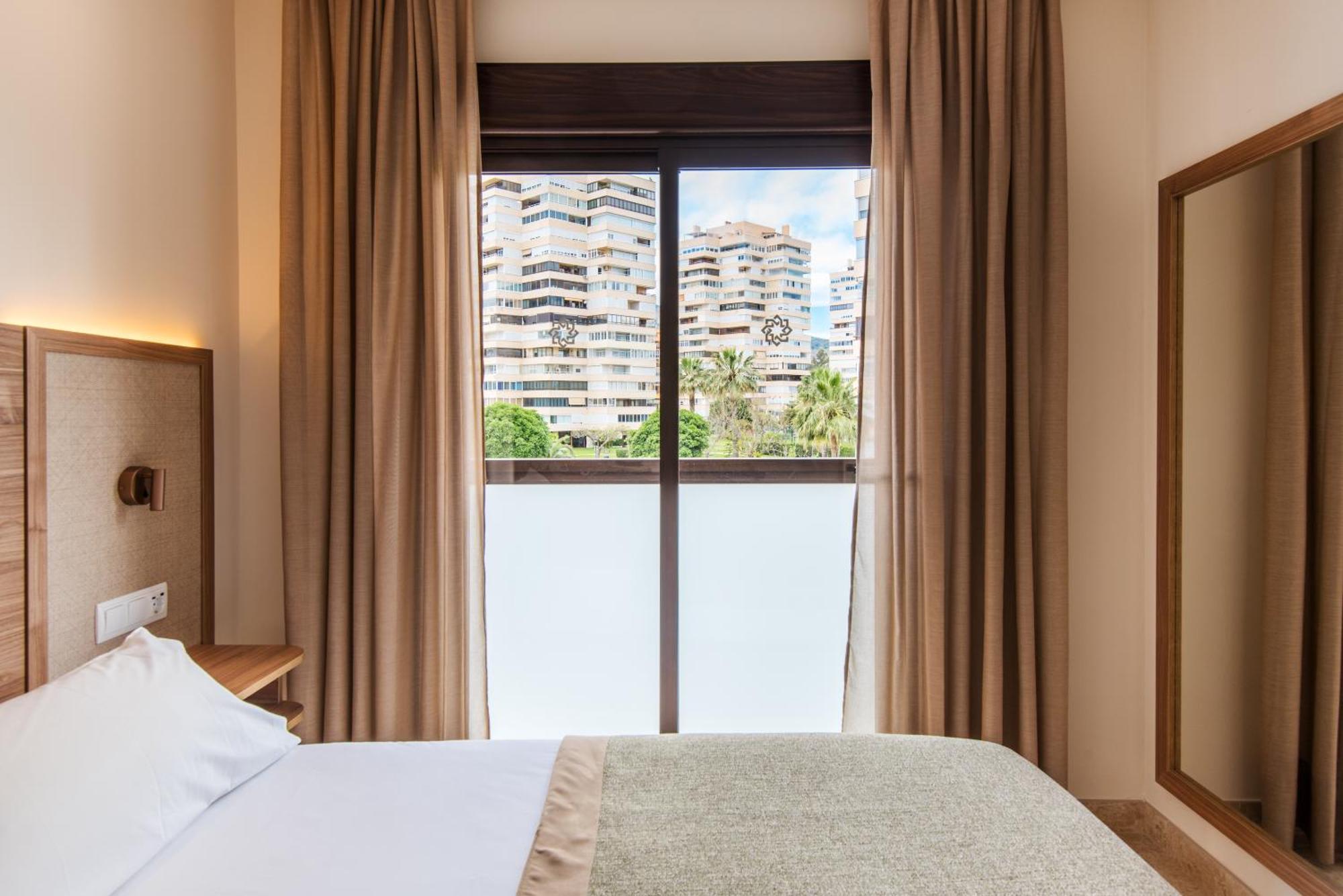 Hotel Tarik Torremolinos Bagian luar foto